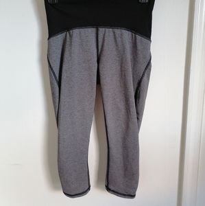 Lululemon Gray Capri Leggings, Black Mesh Side Accent, Size 6.